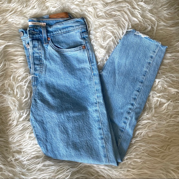 Levi’s light wash “wedgie” jeans - Picture 2 of 5